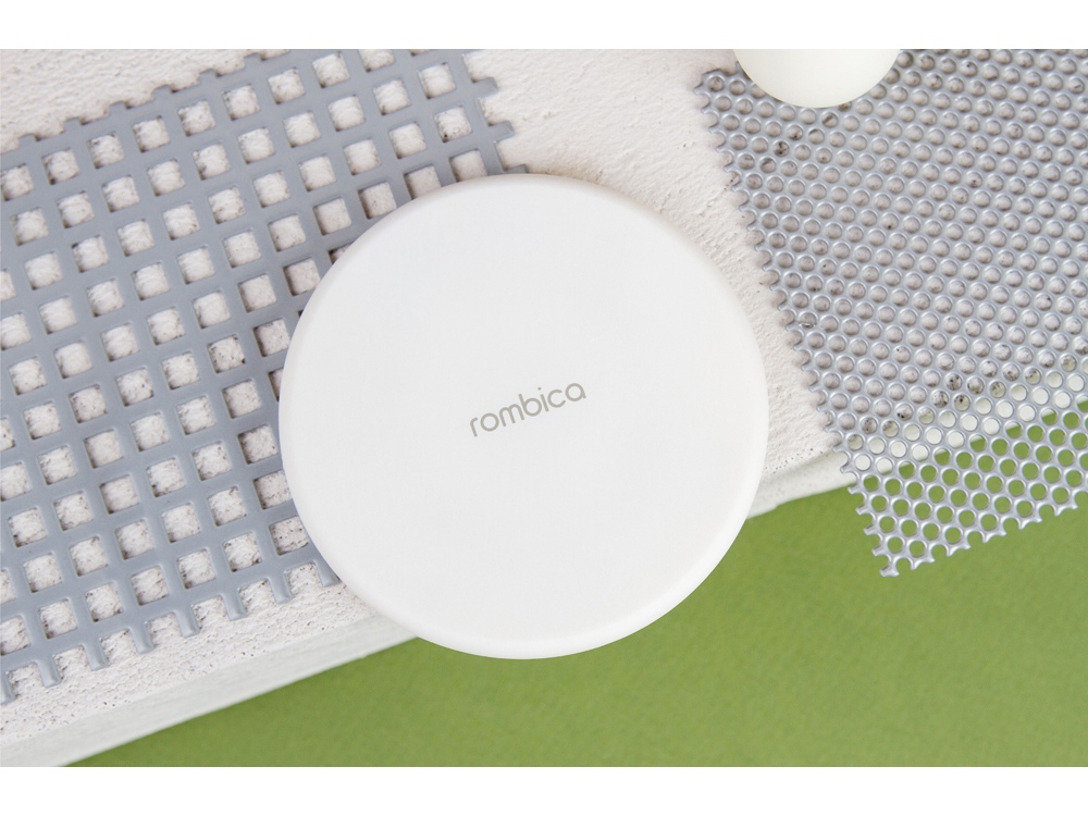 картинка Беспроводное зарядное устройство Rombica NEO Q1W Quick, белый от интернет-магазина сувениров и бизнес-подарков Gifts-Moskva.RU г. Москва