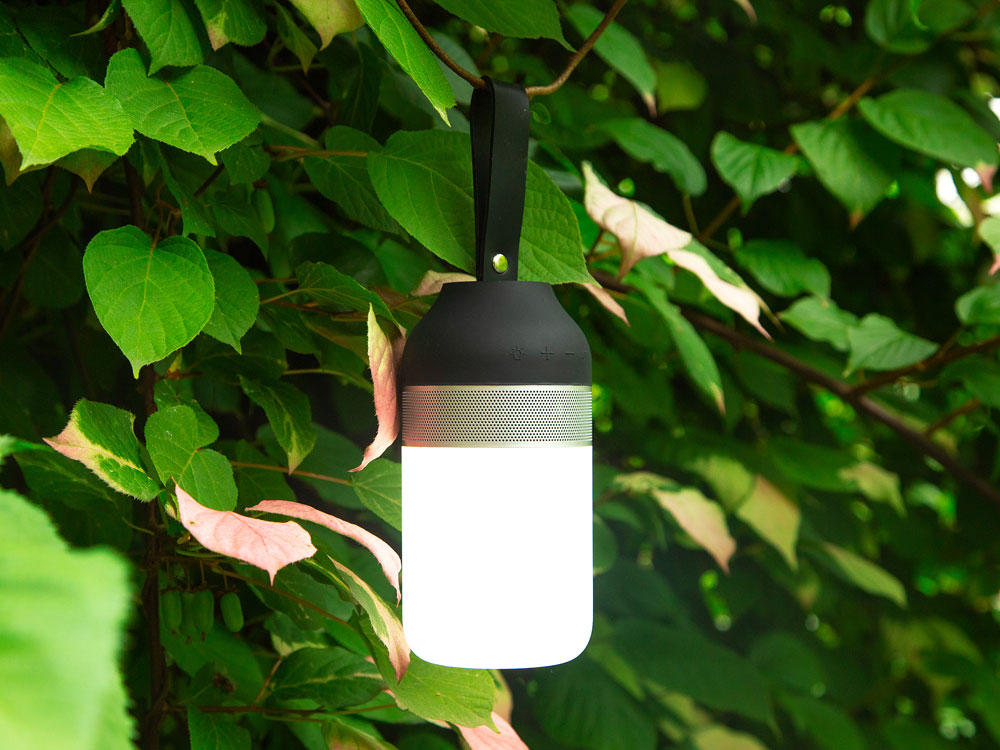 картинка Портативный беспроводной Bluetooth динамик Lantern со встроенным светильником от интернет-магазина сувениров и бизнес-подарков Gifts-Moskva.RU г. Москва