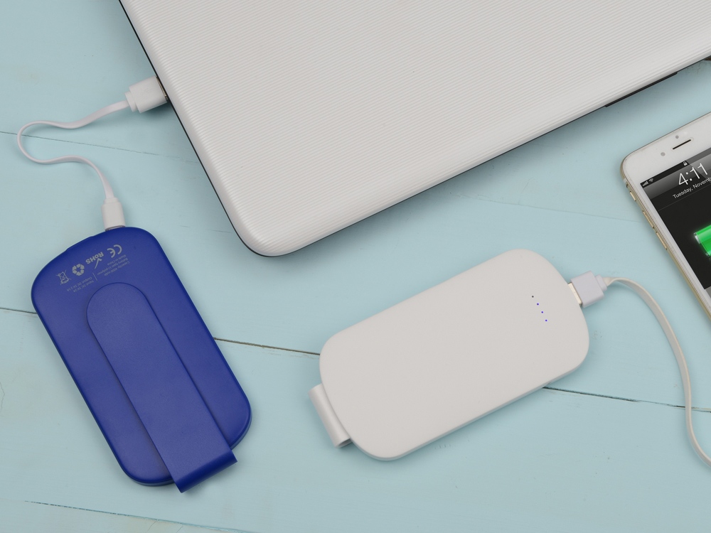 картинка Портативное зарядное устройство Pin на 4000 mAh с большой площадью нанесения и клипом для крепления к одежде или сумке, белый от интернет-магазина сувениров и бизнес-подарков Gifts-Moskva.RU г. Москва